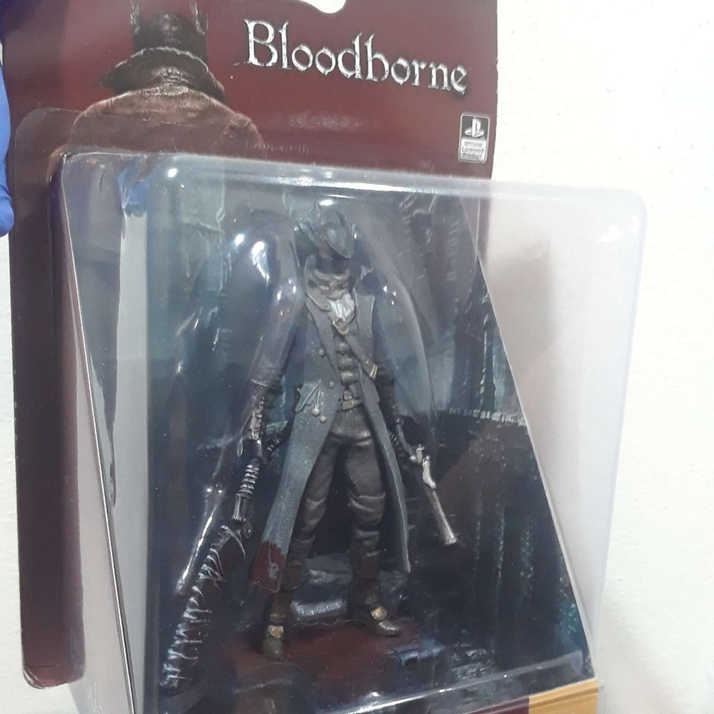 Gamestop Exclusive 4.5" Bloodborne Hunter figurine